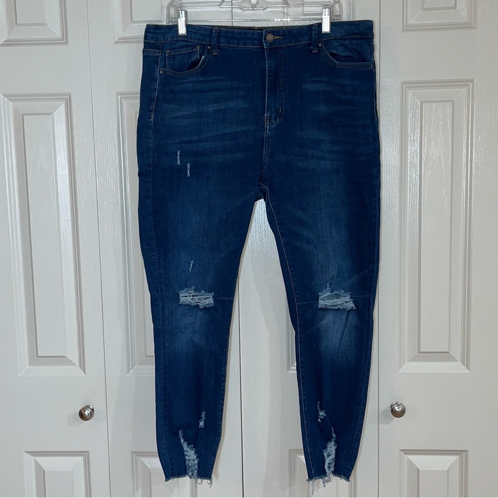 Women's Size 17 Blue Skinny Ankle Distressed Dark Stretch Jean Simple Society